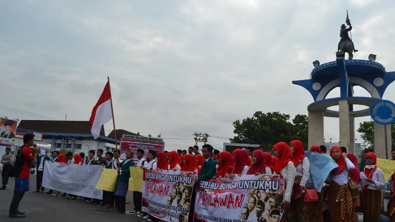Hari Pahlawan, Mahasiswa Bengkulu Bagi 1.000 Bunga