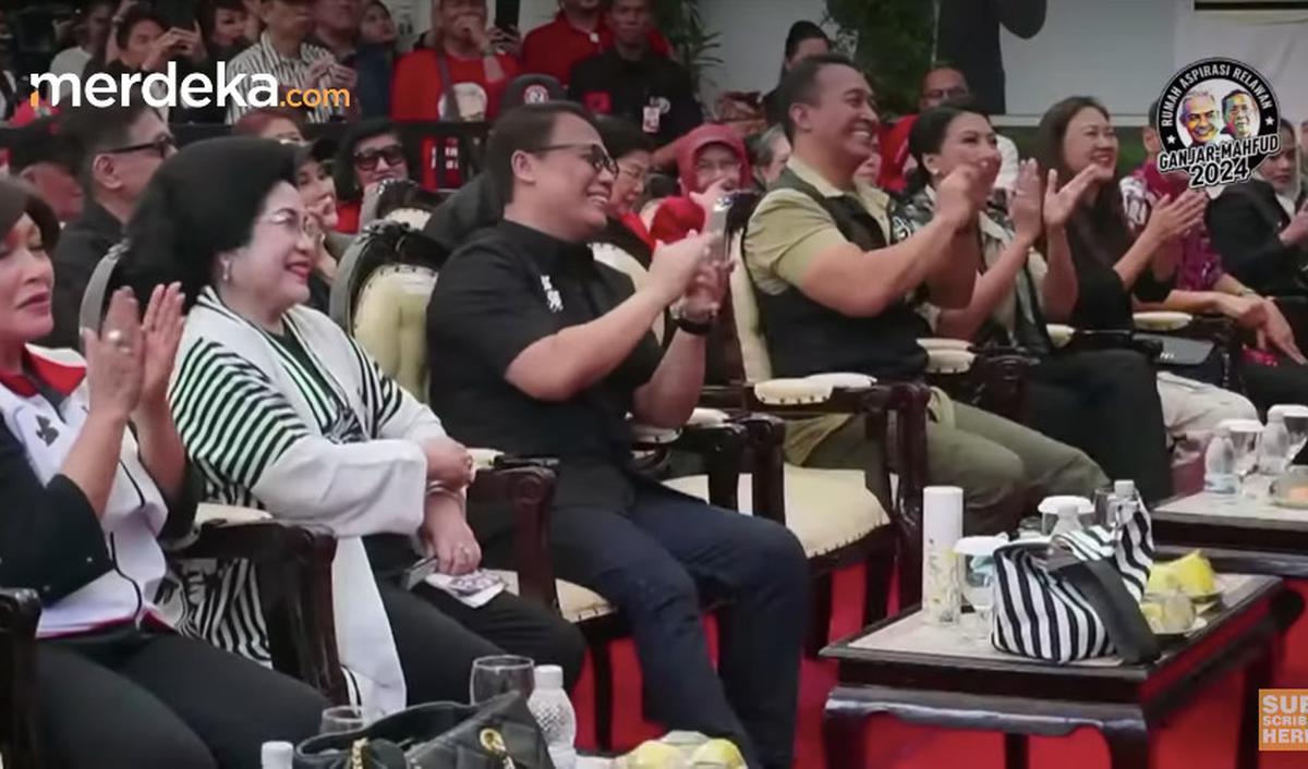 Hal tersebut nyatanya membuat mantan Panglima TNI Jenderal (Purn) Andika Perkasa yang turut hadir memberikan reaksi.
