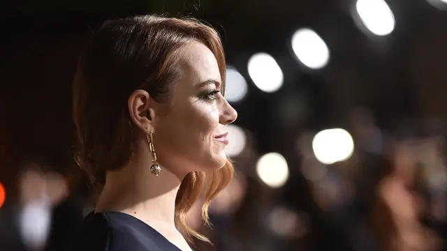Emma Stone Tampil Anggun di Pemutaran Film Terbarunya
