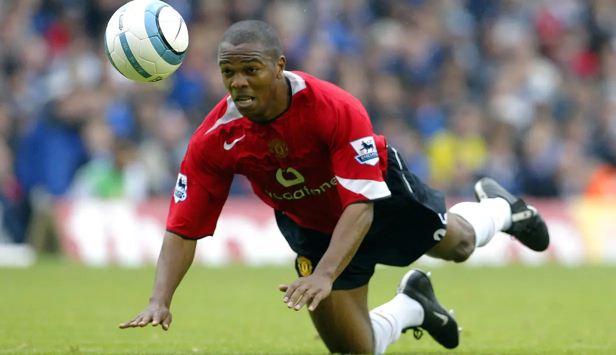 Manchester United mendatangkan Quinton Fortune dari Atletico Madrid pada awal musim 1999/2000 dengan milai transfer 1,5 juta pound. Ia mampu bertahan 6 musim bersama Setan Merah dan tampil dalam 127 laga di semua ajang dengan torehan 10 gol dan 6 assist. (AFP/Carl De Souza)