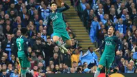 Pemain Tottenham Hotspur, Son Heung-min, selebrasi setelah mencetak gol ke gawang Manchester City dalam laga leg kedua Liga Champions 2018-2018 di Etihad Stadium, Kamis dini hari (18/4/2019). (AFP/Lindsey Parnaby)