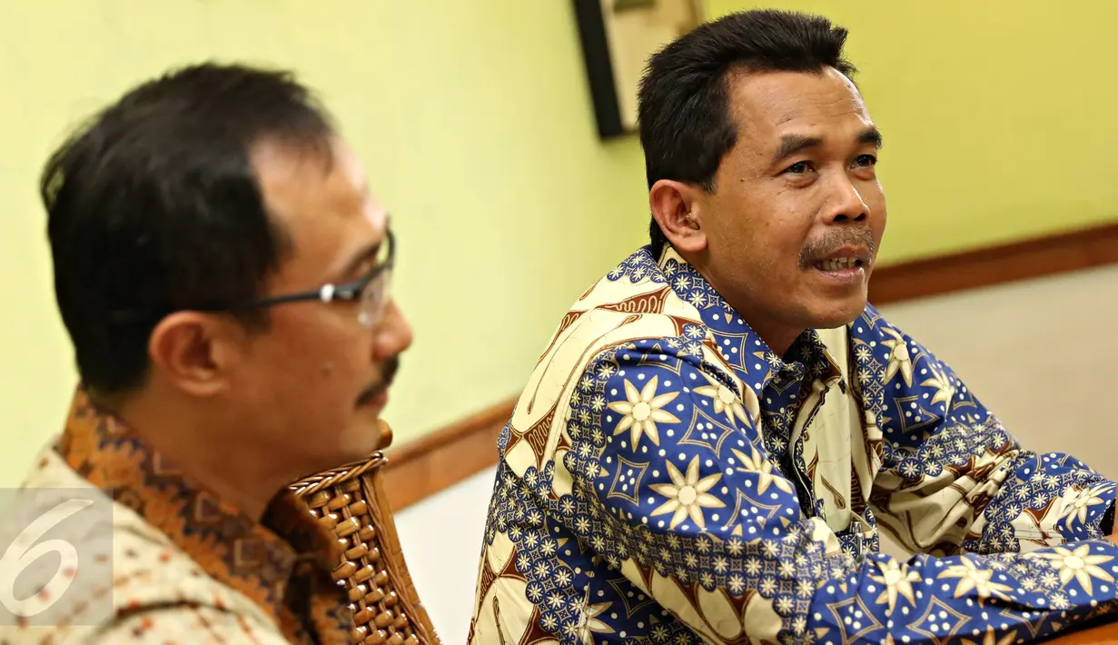 Kuasa Hukum PT Humpuss Patragas, perusahaan milik Tommy Soeharto (kanan) memberikan keterangan terkait dugaan penipuan yang dilakukan Chairul Iskandar dan Rudy Sutopo, mantan suami Andi Soraya di Jakarta, Jumat (27/11). (Liputan6.com/ Immanuel Antonius)
