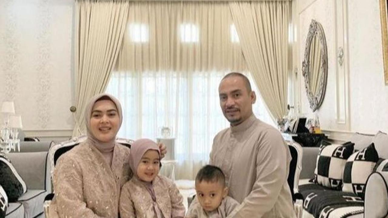 Intip Ruang Keluarga Aisyahrani, Perpaduan Modern Klasik dan Batu Alam yang Mewah