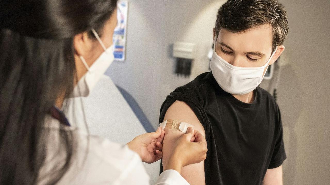 Vaksin HPV yang tersedia terdiri dari dua jenis utama, yaitu tetravalen dan bivalen.
