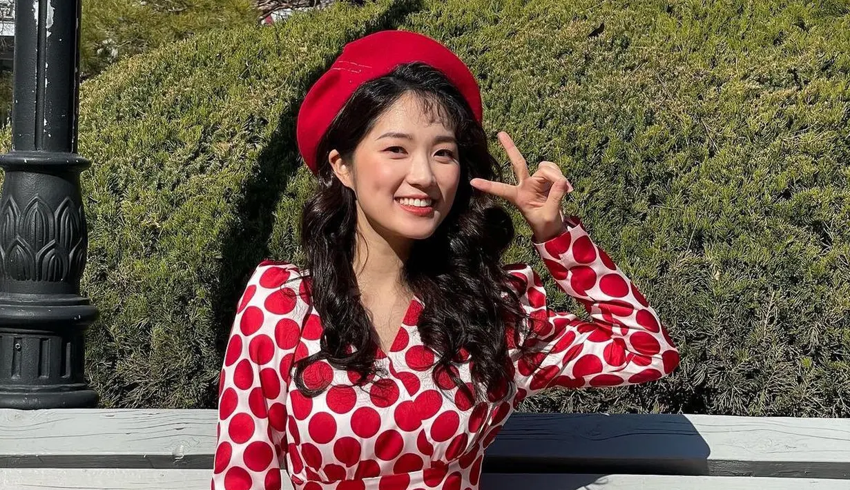 <p>Kim Hye Yoon Pakai busana polkadot. (Dok: IG @hye_yoon1110&nbsp;https://www.instagram.com/p/CcUF47zvMiy/?igsh=aHBvaHBsY3hzOXFq)</p>