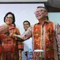 Menkeu Sri Mulyani (tengah) didampingi Dirjen Pajak Ken Dwijugeasteadi (kanan) menerima Ketua Umum Kadin Indonesia Rosan Roeslani usai mengikuti Program pengampunan pajak (tax amnesty) di Dirjen Pajak, Jakarta, Selasa (27/9). (Liputan6.com/Angga Yuniar)