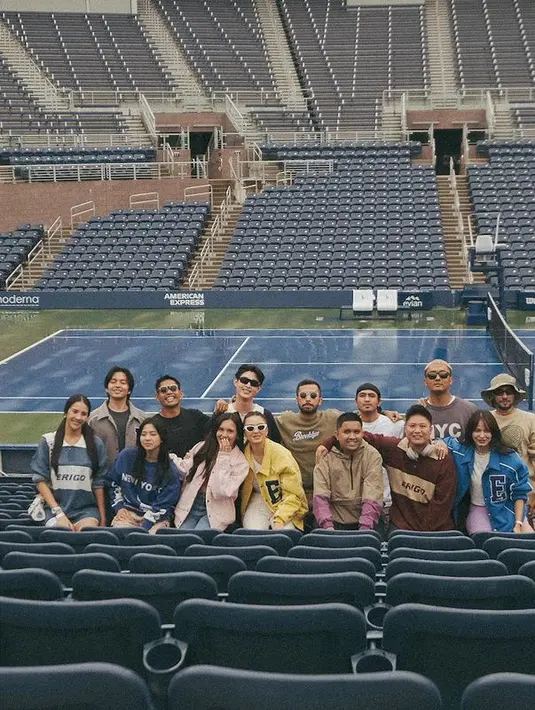 Turnamen tenis US Open 2022 baru saja memasuki babak final pada Senin lalu. Geng Erigo yang baru saja tiba di New York tentu tidak ingin melewatkan momen untuk menyaksikan pertandingan tenis tersebut.  (instagram/anyageraldine)