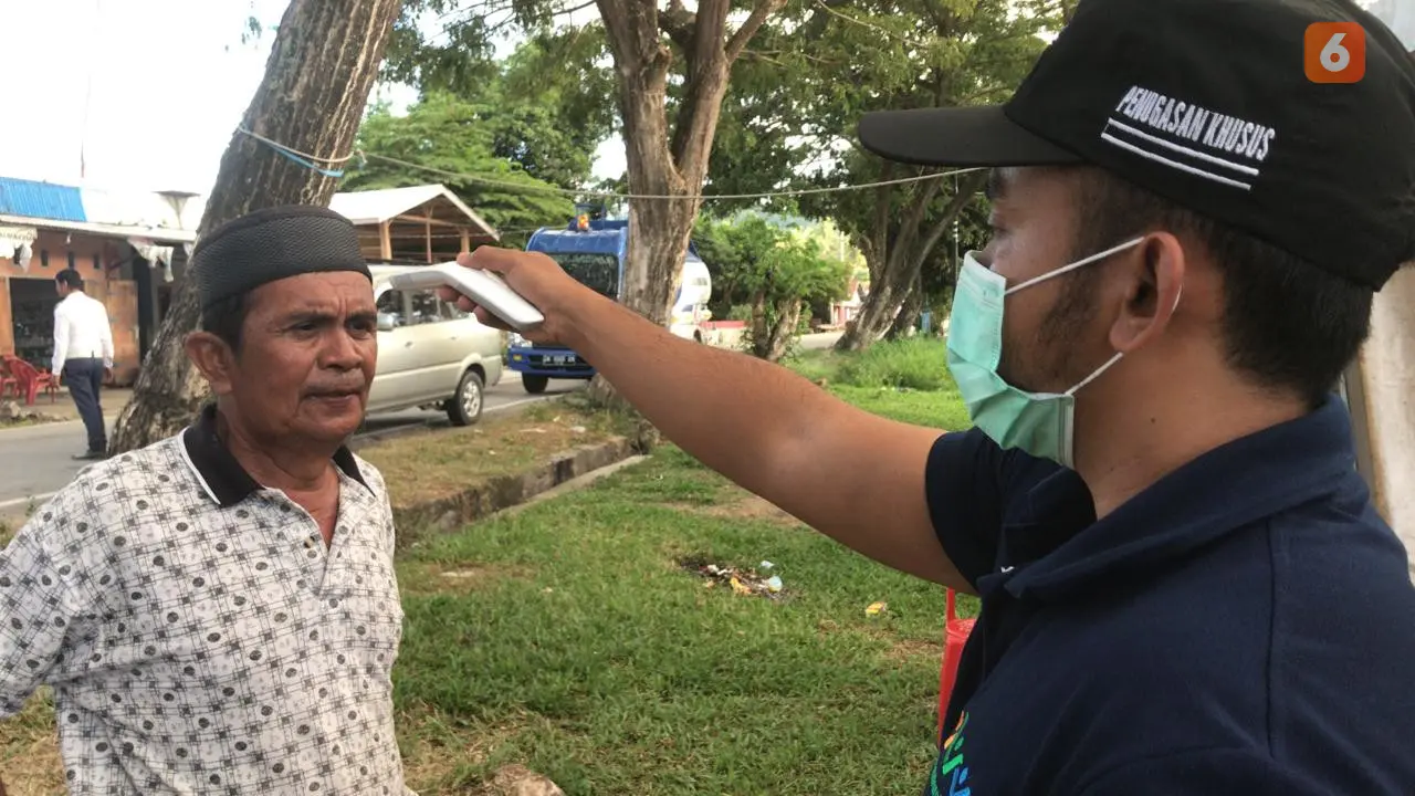pemeriksaan suhu tubuh di perbatasan Sulteng dan Sulbar