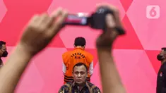 Ketua KPK Firli Bahuri saat konferensi pers terkait penahanan Sekretaris Mahkamah Agung (MA) Hasbi Hasan di Gedung Merah Putih, Jakarta, Rabu (12/7/2023). Komisi Pemberantasan Korupsi (KPK) resmi melakukan penahanan terhadap Hasbi Hasan setelah sebelumnya menetapkannya sebagai tersangka dalam kasus dugaan suap pengurusan perkara di MA. (Liputan6.com/Angga Yuniar)