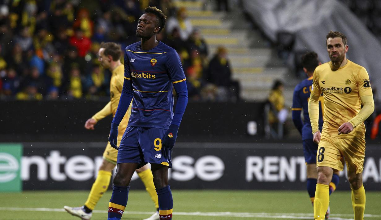 Bodo Glimt vs Roma. AS Roma kalah telak 1-6 dari klub Norwegia, Bodo Glimt dalam matcday ke-3 UEFA Conference League 2021/2022, 21 Oktober 2021. Jose Mourinho banyak menurunkan pemain pelapis dalam laga menghadapi pemuncak klasemen Liga Norwegia tersebut. (NTB Scanpix via AP/Mats Torbergsen)