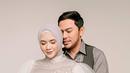 Dalam berbagai tema maternity shoot, Fikoh dan Fomal terlihat selalu serasi dan mesra. Seperti dalam pemotretan ini sambil memperlihatkan hasil USG janinnya. Melahirkan di RS Hermina Padang pada malam hari, putrinya ini memiliki berat 2,9 Kg dan panjang 47 Cm.
 (Liputan6.com/IG/@rofikohisnaini_real)
