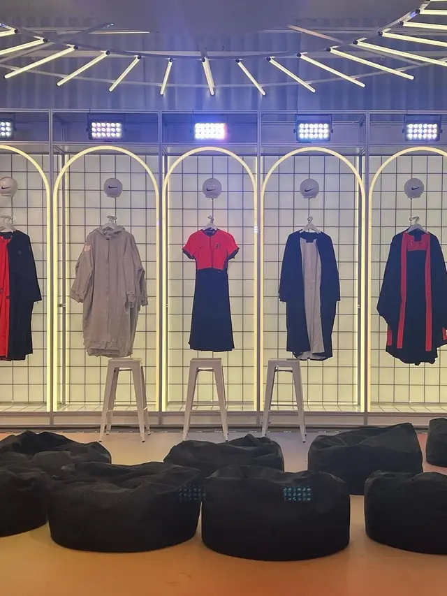 Nike Perdana Rilis Koleksi Niqab dan Abaya, Gandeng Desainer Muslim asal Inggris