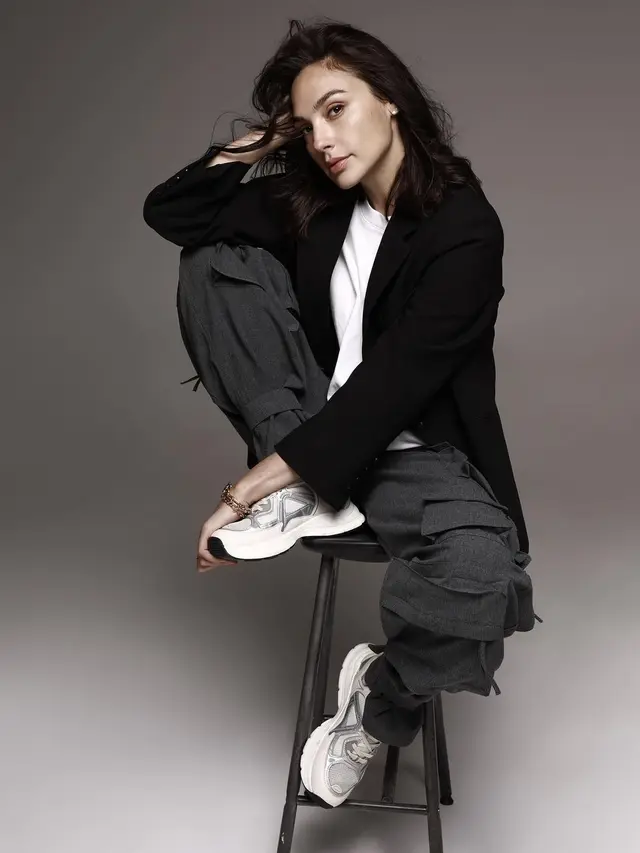 Tiba-Tiba Melahirkan, Potret Gal Gadot Tampil Bare Face Tanpa Rambut Lepek Jadi Sorotan