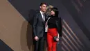 Bintang Real Madrid, Cristiano Ronaldo bersama kekasihnya, Georgina Rodriguez menghadiri acara Quina Awards di Lisbon, Portugal, Senin (19/3). Pasangan ini menarik perhatian saat berjalan bersama di karpet merah pembukaan acara. (AP/Armando Franca)