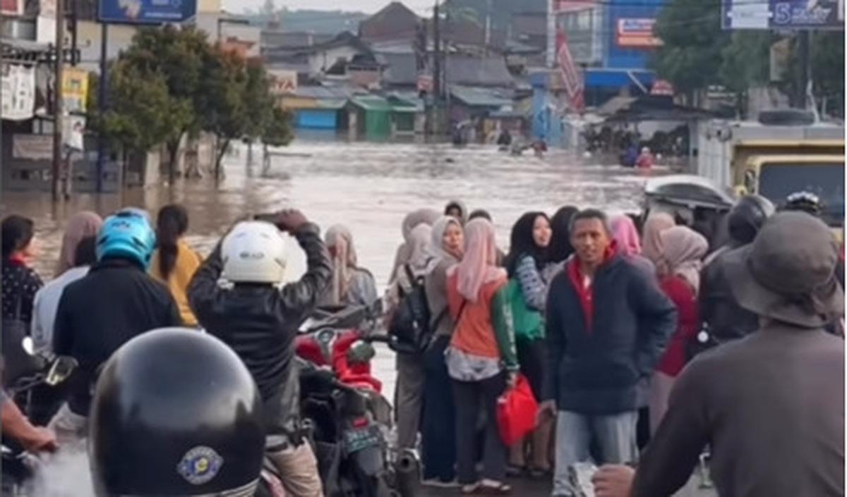 Banjir Sebabkan Macet di Dayeuh Kolot dan Baleendah