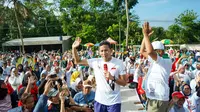 Ketua Badan Pemenangan Pemilu (Bappilu) Partai Persatuan Pembangunan (PPP), Sandiaga Salahuddin Uno menyapa para relawan di Desa Ciharalang, Cijeungjing, Ciamis, Jawa Barat, Jumat (15/12/2023) (Istimewa)