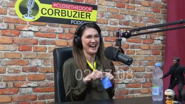 Seleb yang Pernah Pakai Kalung Antivirus
