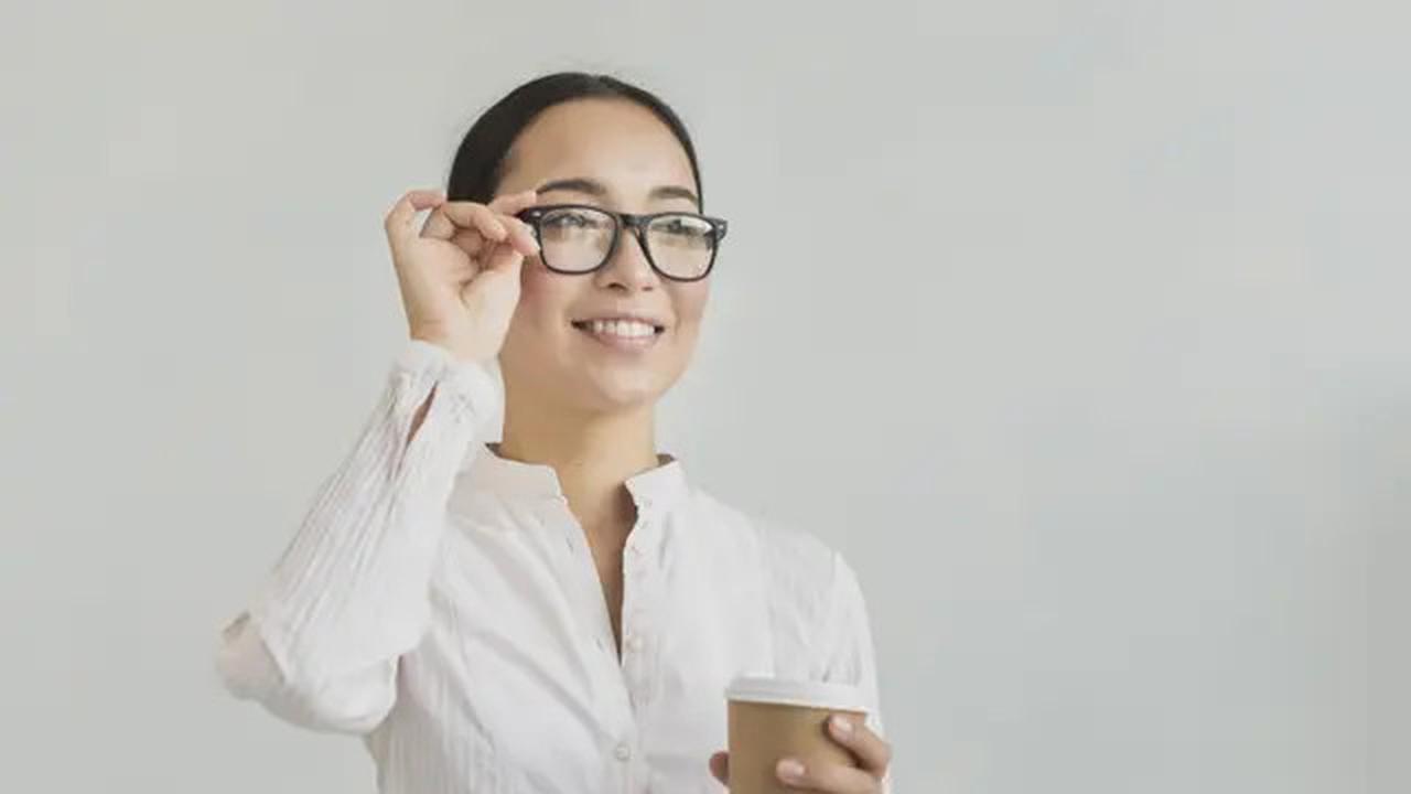 Panduan Memilih Kacamata Sesuai Bentuk Wajah agar Tampil Maksimal