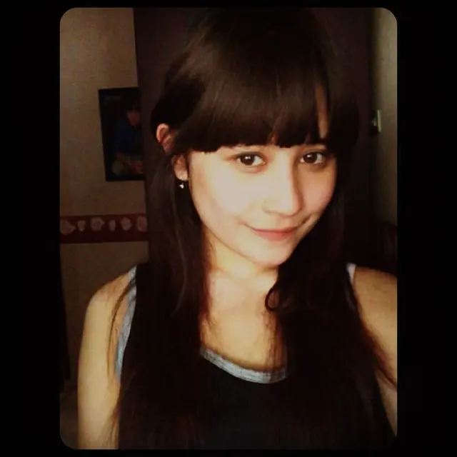 6 Potret Masa Kecil Prilly Latuconsina, Bikin Pangling