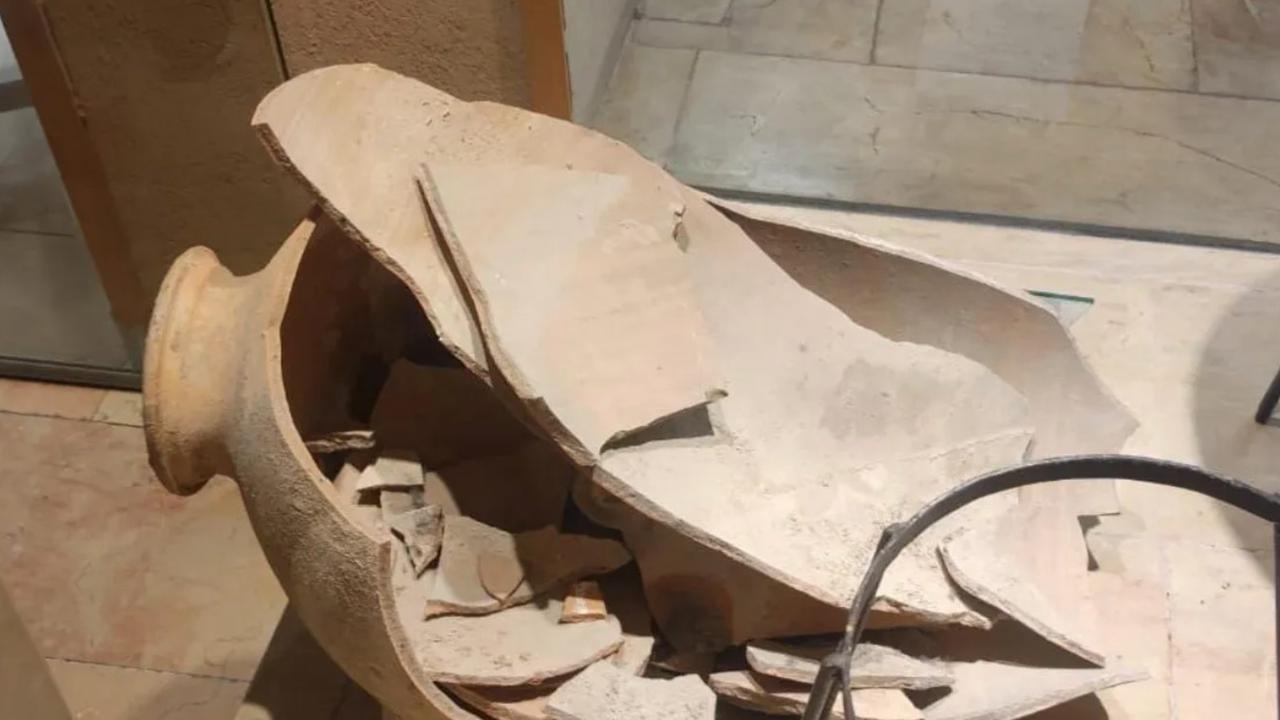 Anak 4 Tahun Pecahkan Guci Kuno Berusia 3.500 Tahun di Museum Israel
