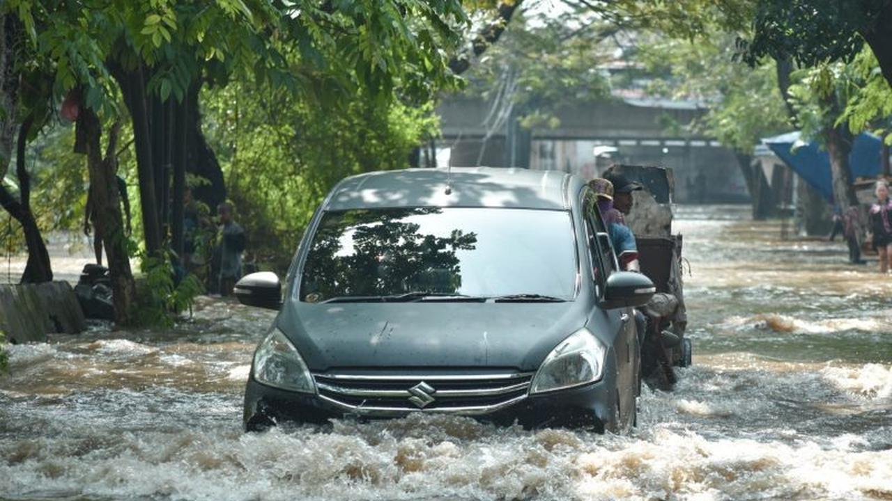 Pakar ITB Ungkap Langkah Tepat Menangani Kendaraan Terendam Banjir, Jangan Langsung Nyalakan Mesin!