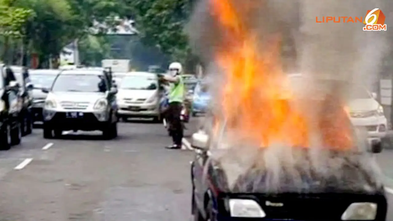 mobil-terbakar130716a.jpg