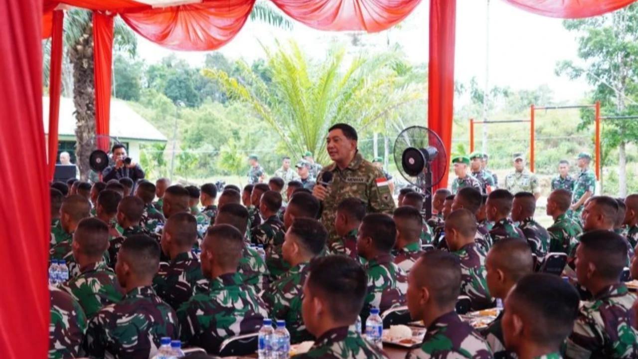 VIDEO: Menhan Kaget Geleng Kepala Ayam Dipotong 10 Buat Makan Anggota TNI, Larang Ada Telur Dadar