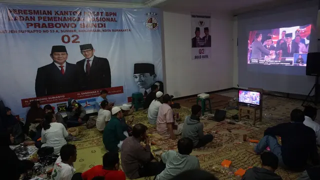 Nobar Debat Capres di Kampung Jokowi
