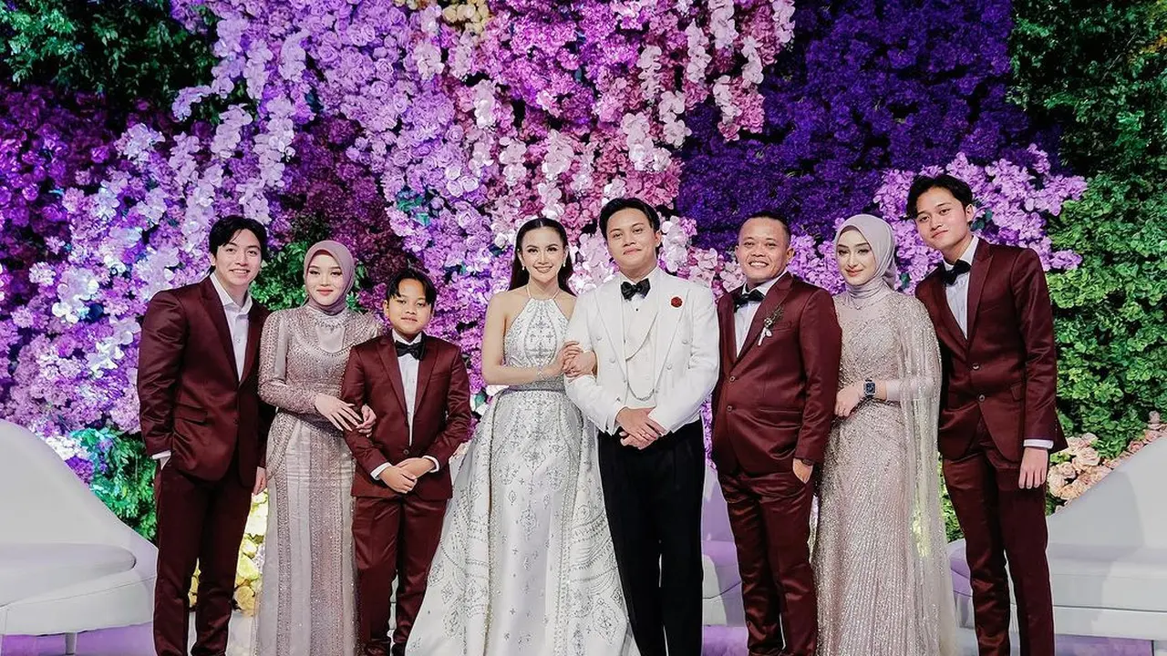 6 Gaya Kekasih Sule Santyka Fauziah Hadiri Acara Pernikahan Rizky Febian & Mahalini, Tampil Kompak dengan Putri Delina