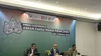Konferensi pers ASEAN Capital Market Forum 2023 di Bali, Selasa (17/10/2023). Otoritas Jasa Keuangan (OJK) bicara soal peluang perdagangan internasional di bursa karbon Indonesia.