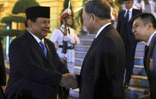 VIDEO: Prabowo Berkacamata Hitam Bikin Salfok, Temui Presiden Vietnam Bawa Misi Kemanusiaan