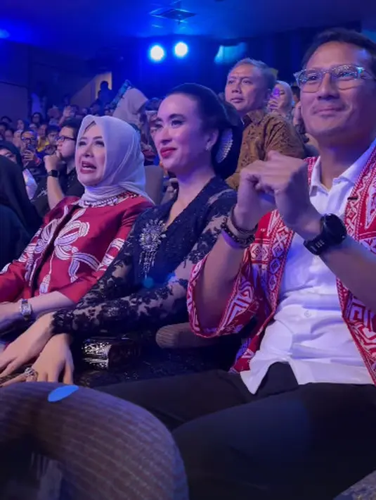 Menpar Widi Wardhan tampil seperti Putri Keraton dengan rambut sanggul tekuk dan konde melati [@widi.wardhana]