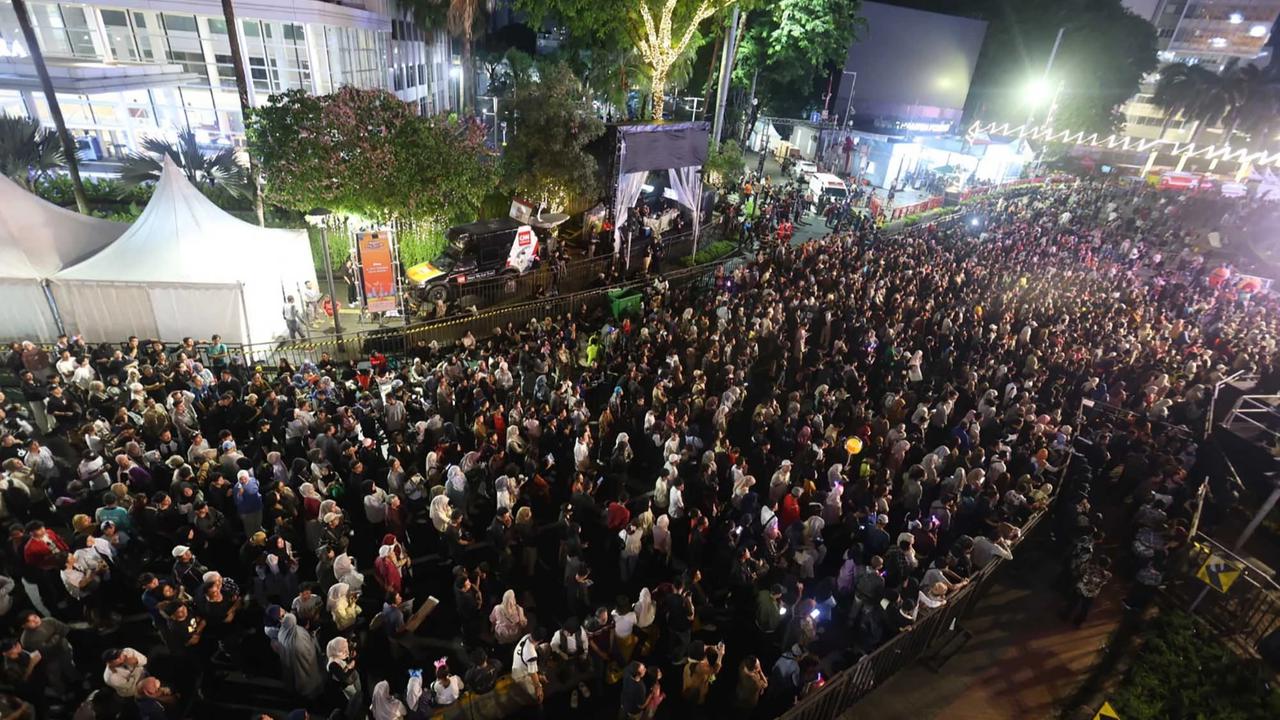 FOTO: Ribuan Warga Rayakan Tahun Baru 2026 di Bundaran HI Jakarta
