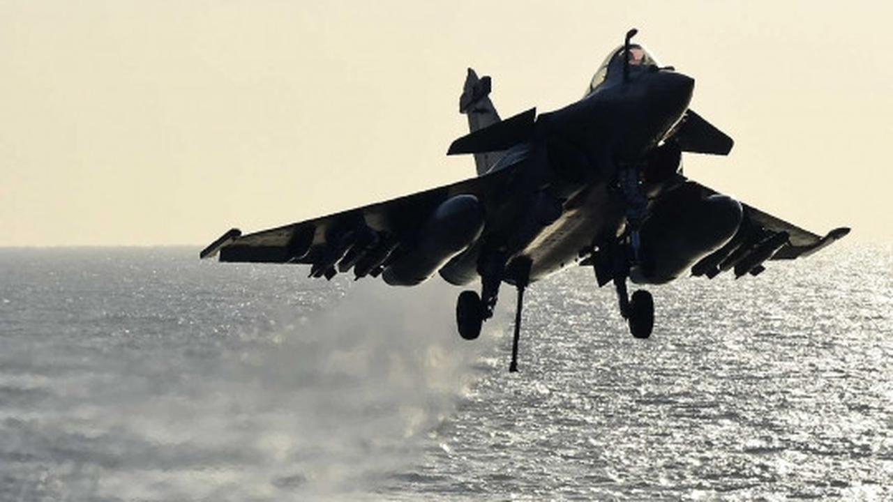 Prancis luncurkan serangan pertama ke ISIS dari kapal induk