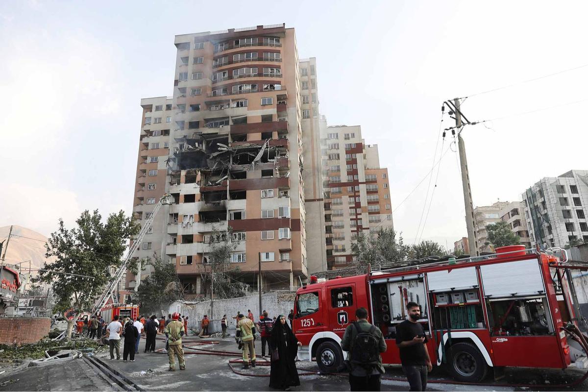 FOTO: Kerusakan Bangunan Paska Serangan Israel di Teheran