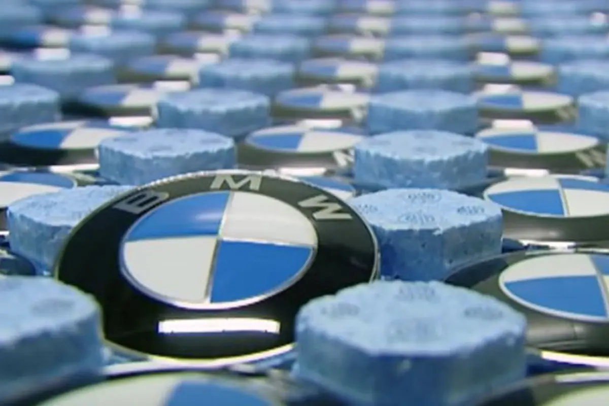 Logo BMW dan Sejarah Kontroversial di Baliknya