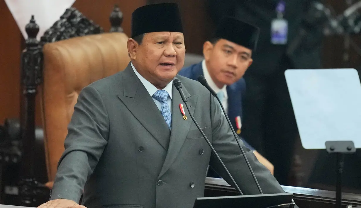 Presiden Prabowo Subianto saat menyampaikan pidato dalam Sidang Tahunan MPR RI dan Sidang Bersama DPR-DPD RI Tahun 2026 di Kompleks Parlemen, Jakarta, Jumat (14/8/2026). (AP/ Dita Alangkara)