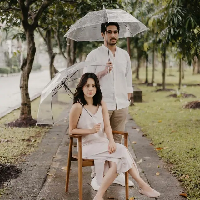 6 Potret Mesra Anggika Bolsterli dan Kekasih, Disebut Prewedding Oleh Netizen