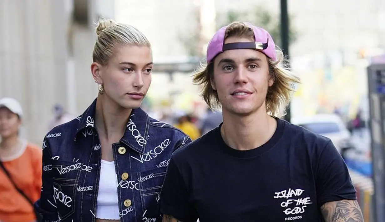 Diketahui, cincin berlian Hailey Baldwin miliki harga US$500.000 atau setara dengan Rp7,2 miliar rupiah. (Metro)