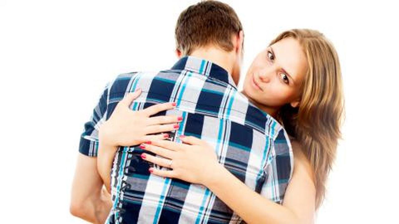 4 Cara membuka obrolan dengan pria