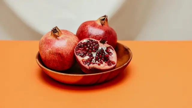 Buah Delima//copyright pexels/Cup of Couple