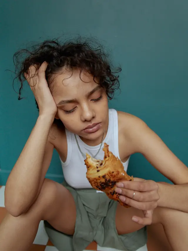 7 Bahaya Diet Ketat, Memperlambat Metabolisme Tubuh-Gangguan Makan