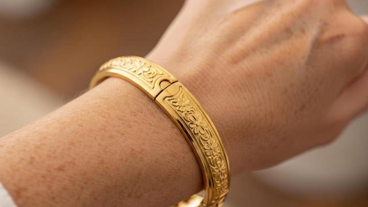 15 Rekomendasi Gelang Emas Elegan untuk Ibu Paruh Baya yang Timeless, Hadiah Spesial Hari Ibu
