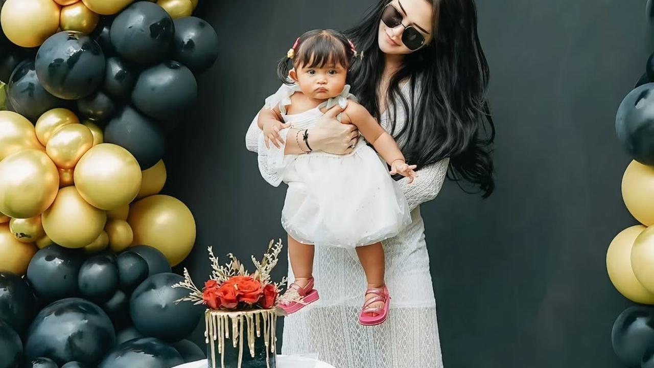 Potret Denny Caknan Rayakan Ulang Tahun Bella Bonita, Beri Doa Penuh Cinta