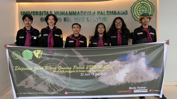 <p>Anggota Tim ‘Ekspedisi Jalur Utara Gunung Patah 2.852 MASL' dari Mapala Hiawata Universitas Muhammadiyah Palembang (UMP) (Dok. Humas Mapala Hiawata UMP / Nefri Inge)</p>