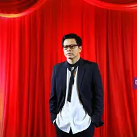 Armand Maulana punya cara jitu agar seimbang bersolo karier dan nge-band. (Foto: Daniel Kampua/Bintang.com Digital Imaging: Muhammad Iqbal Nurfajri/Bintang.com)