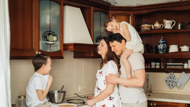 [Fimela] memasak bareng anak