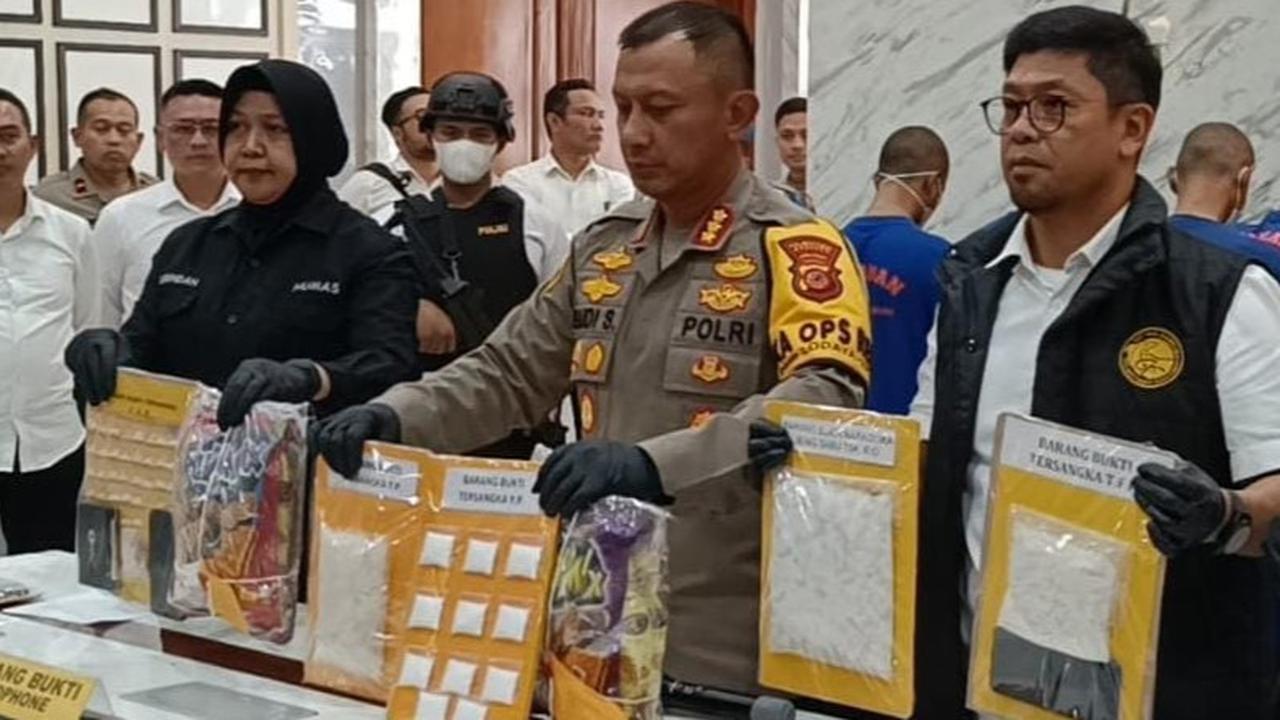 Terbongkar Modus Penyelundupan Sabu dan Kokain dalam Bungkus Kue