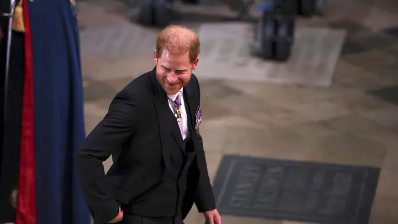 Pangeran Harry menghadiri penobatan Raja Charles IIII. ((Phil Noble/Pool Photo via AP)