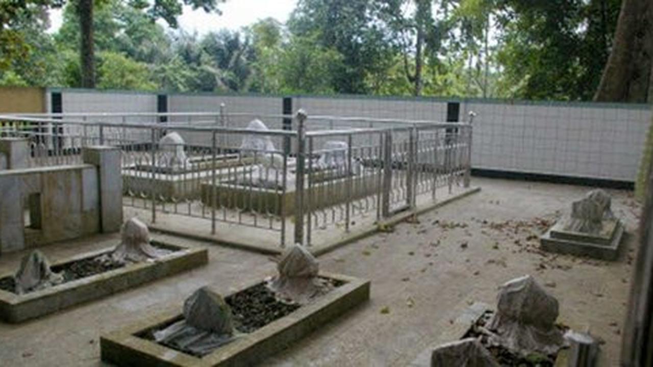 Cikadueun makam Syekh Maulana Mansyuruddin